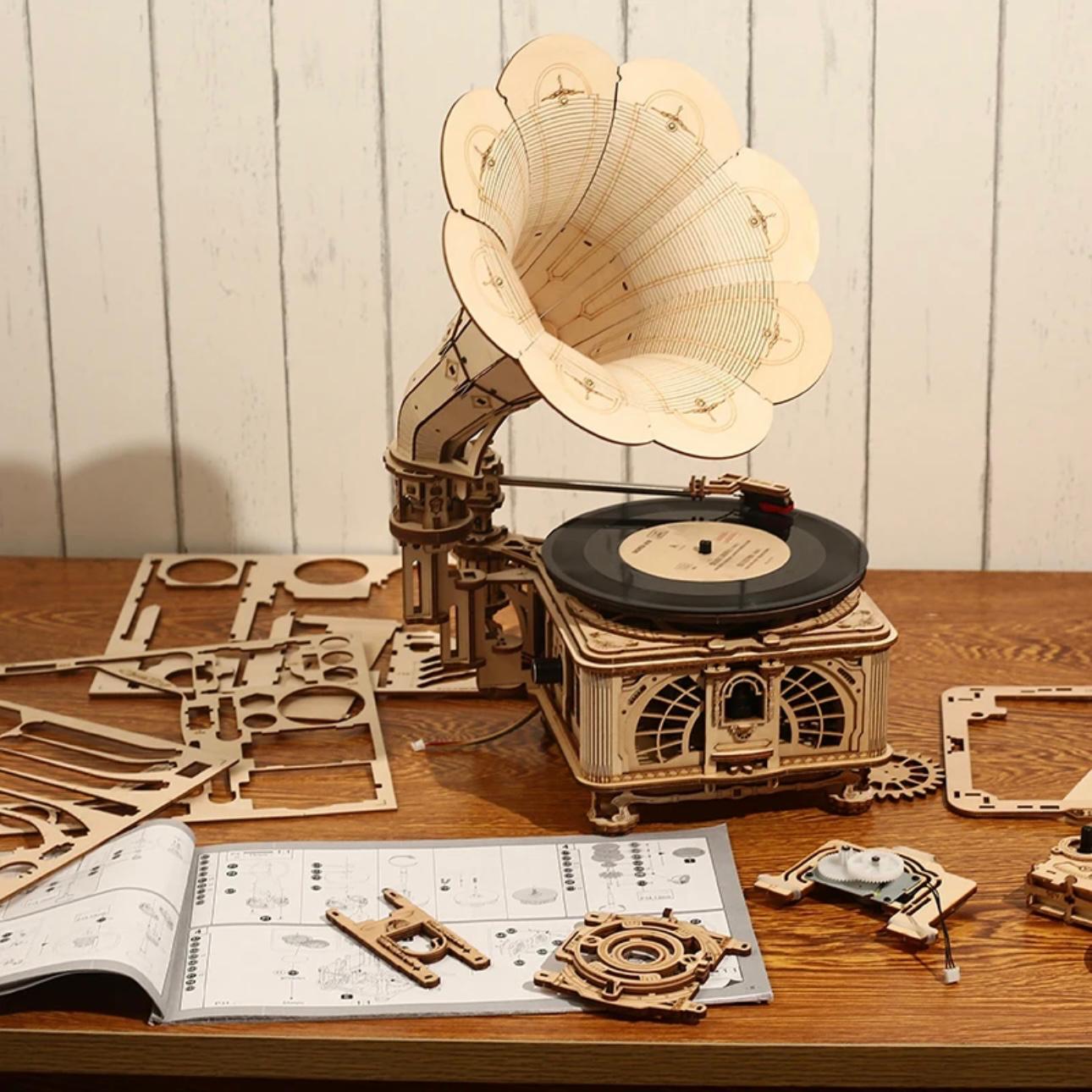 RetroCraft DIY Gramophone: Wooden Puzzle Model Kit with Hand Crank & Electric Versions